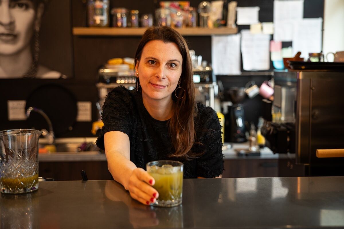 Gyuali Évi, GinGin bár az erdő a poharadban